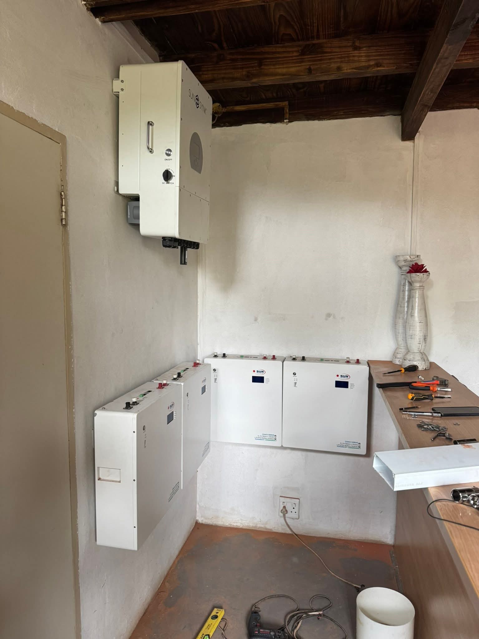 Solar inverter and battery setup